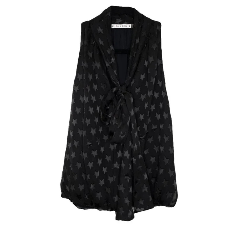Alice + Olivia Delphine Top in Black Star.
Size Small.